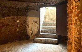 Apartament ultracentral, cu 3 camere, Curte Comuna