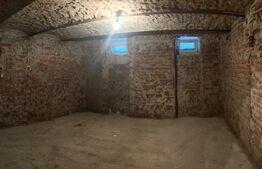 Apartament ultracentral, cu 3 camere, Curte Comuna