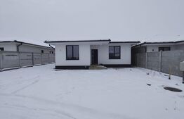 Casa finisata la cheie racordata la toate utilitatile in Santandrei