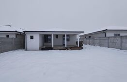 Casa finisata la cheie racordata la toate utilitatile in Santandrei