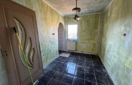 Apartament 3 camere, decomandat - zona Velenta