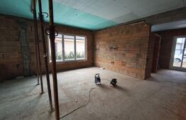 Casa finisata la cheie la intrare in Santandrei racordata la toate utilitatile 