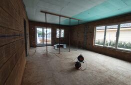 Casa finisata la cheie la intrare in Santandrei racordata la toate utilitatile 