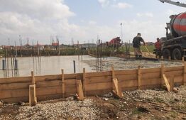 Teren de vanzare in Santandrei cu fundatie turnata si autorizatie valabila  