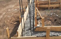 Teren de vanzare in Santandrei cu fundatie turnata si autorizatie valabila  