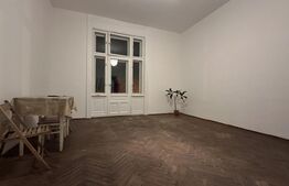 Apartament ultracentral cu o cameră, terasa de 38mp și balcon 3mp 