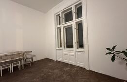 Apartament ultracentral cu o cameră, terasa de 38mp și balcon 3mp 