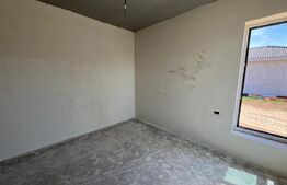 Casa individuala Santandrei cu placa de beton si gard imprejmuire la cheie