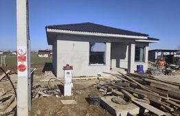 Casa individuala Santandrei cu placa de beton si gard imprejmuire la cheie