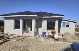 Casa individuala Santandrei cu placa de beton si gard imprejmuire la cheie