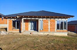 Casă modernă | 650 mp teren | Dublu front | Paleu | Lângă Oradea