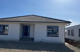 Casa individuala Santandrei cu gard imprejmuire din placi de beton