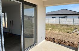 Casa individuala Santandrei cu gard imprejmuire din placi de beton