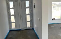 Casa individuala Santandrei cu gard imprejmuire din placi de beton