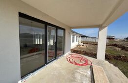 Casa individuala Santandrei cu gard imprejmuire din placi de beton