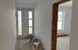 Casa individuala Santandrei cu gard imprejmuire din placi de beton