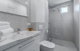 Apartament modern cu 3 camere, central, etaj 1