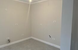 Casa individuala Oradea, zona linistita, cu gard imprejmuire din placi de beton 