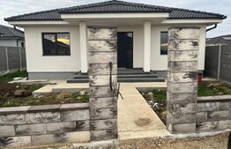 Casa individuala Oradea, zona linistita, cu gard imprejmuire din placi de beton 