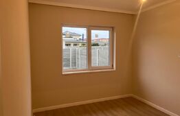 Casa individuala Oradea, zona linistita, cu gard imprejmuire din placi de beton 