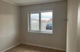 Casa individuala Oradea, zona linistita, cu gard imprejmuire din placi de beton 