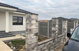 Casa individuala Oradea, zona linistita, cu gard imprejmuire din placi de beton 
