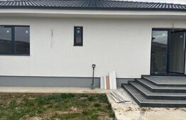 Casa individuala Oradea, zona linistita, cu gard imprejmuire din placi de beton 