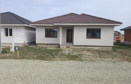 De vanzare casa Santandrei pe un singur nivel intr-o zona linistita