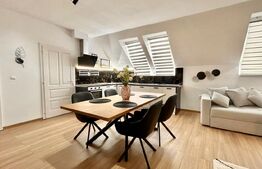 Apartament la casa, 68 util, curte privata