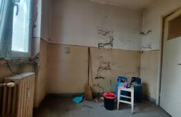 Apartament cu 3 camere de vânzare, central - Oradea