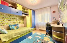 Apartament cu 3 camere , 73 mp util și loc de parcare 