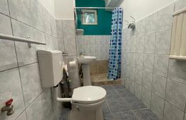 Apartament cu 3 camere de închiriat, spațios, luminos și foarte liniștit