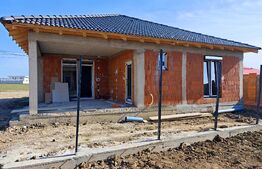 Casa rosu Osorhei | 117 mp utili | 553 mp teren | 4 camere