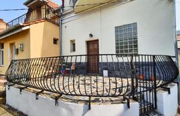 Casa ultracentrala pe 2 niveluri, 2 bai, curte comuna 3 vecini