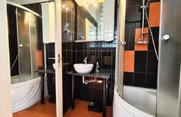 Casa ultracentrala pe 2 niveluri, 2 bai, curte comuna 3 vecini