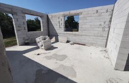 Casa de vanzare, la rosu, 3 camere, 90 mp, in Les