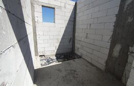 Casa de vanzare, la rosu, 3 camere, 90 mp, in Les