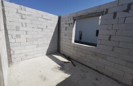 Casa de vanzare, la rosu, 3 camere, 90 mp, in Les