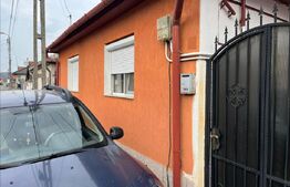 Vand casa in Oradea, intr-o zona linistita, aproape de centru comercial