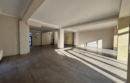 Spatiu comercial central, 161 mp, open space, 2 locuri de parcare