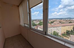 Apartament cu 3 camere, zona Nufărul 