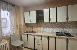 Apartament 3 camere decomandat, etaj intermediar, zona Magheru