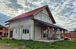 De vânzare casă la roșu în Sânmartin – Proiect modern, 160 mp utili