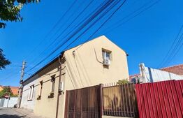 Apartament la casa, 3 camere, curte privata, zona centrala