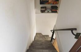 Apartament la casa, 3 camere, curte privata, zona centrala