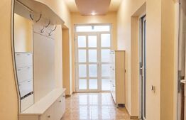 Casa de vanzare cu 5 camere, 298 mp, Cartierul Rogerius 