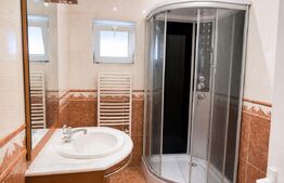 Casa de vanzare cu 5 camere, 298 mp, Cartierul Rogerius 