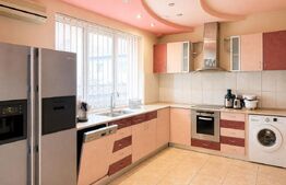 Casa de vanzare cu 5 camere, 298 mp, Cartierul Rogerius 