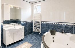 Casa de vanzare cu 5 camere, 298 mp, Cartierul Rogerius 