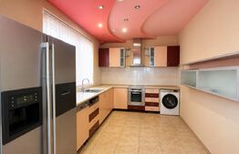 Casa de vanzare cu 5 camere, 298 mp, Cartierul Rogerius 